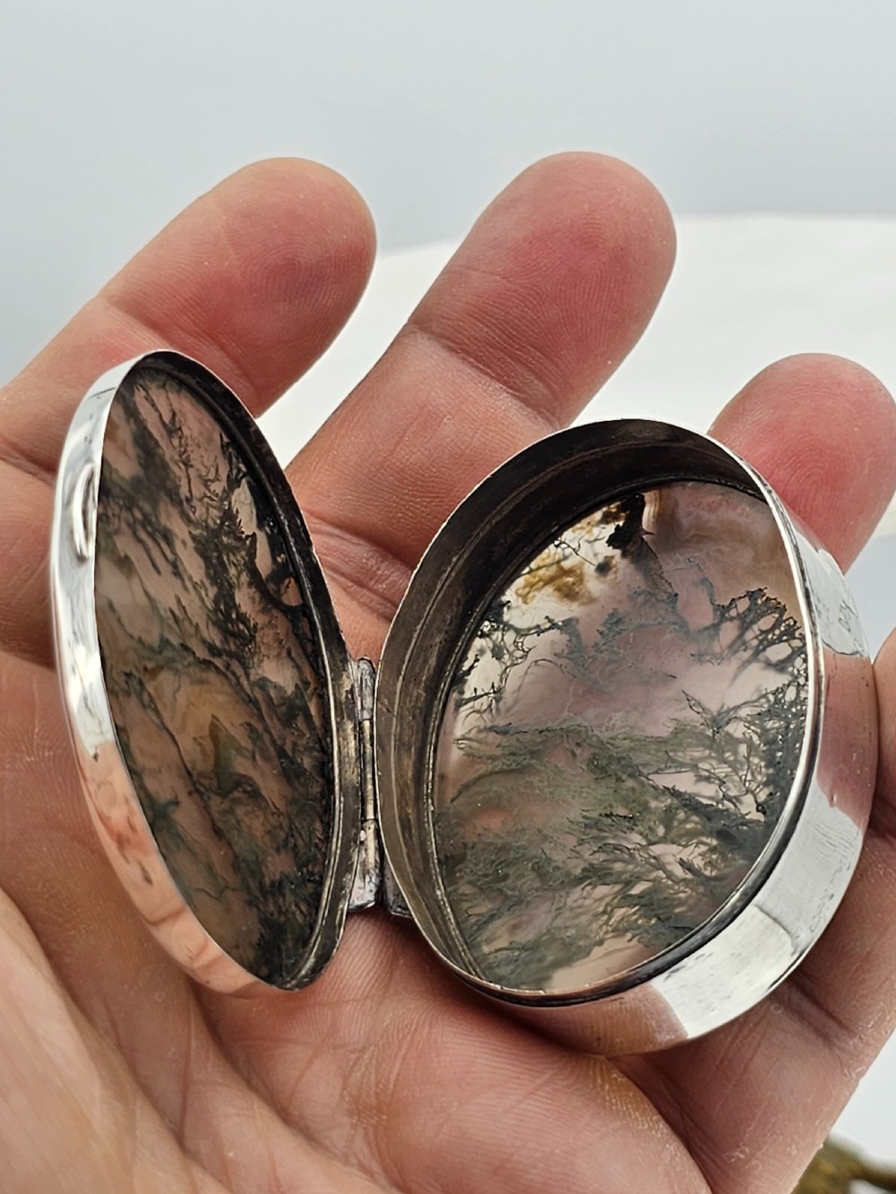 Fine Quality Green Agate and Silver Oval Snuff Box, c. 1900 View XV