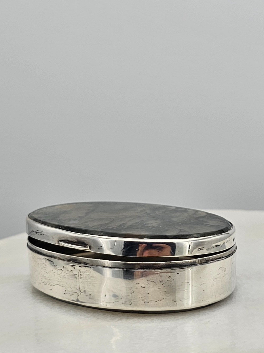 Fine Quality Green Agate and Silver Oval Snuff Box, c. 1900 View XVI