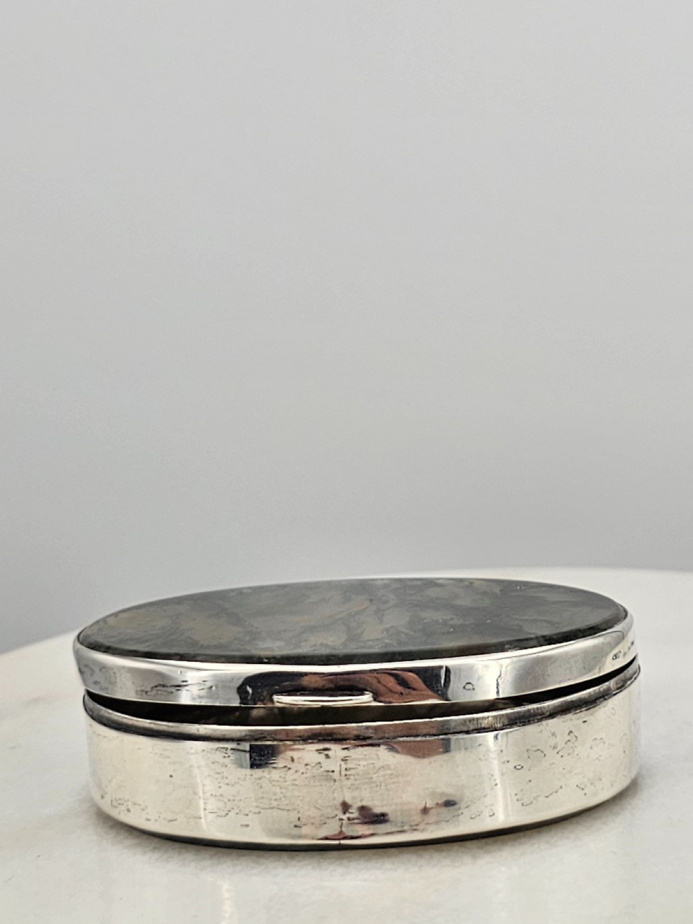 Fine Quality Green Agate and Silver Oval Snuff Box, c. 1900 View XVII