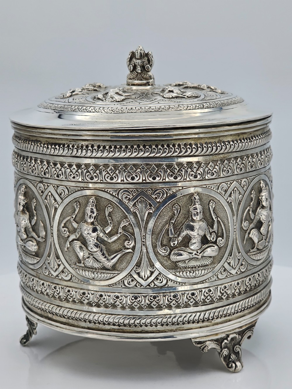 Fabulous Large 19thc Indian Silver Biscuit Barrell 419g