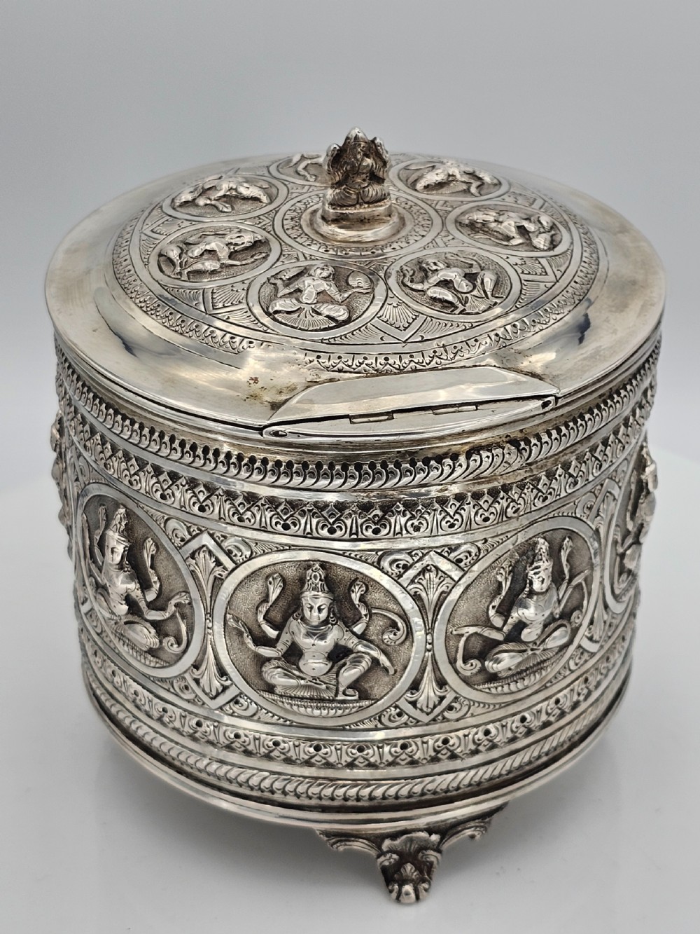 Fabulous Large 19thc Indian Silver Biscuit Barrell 419g View II