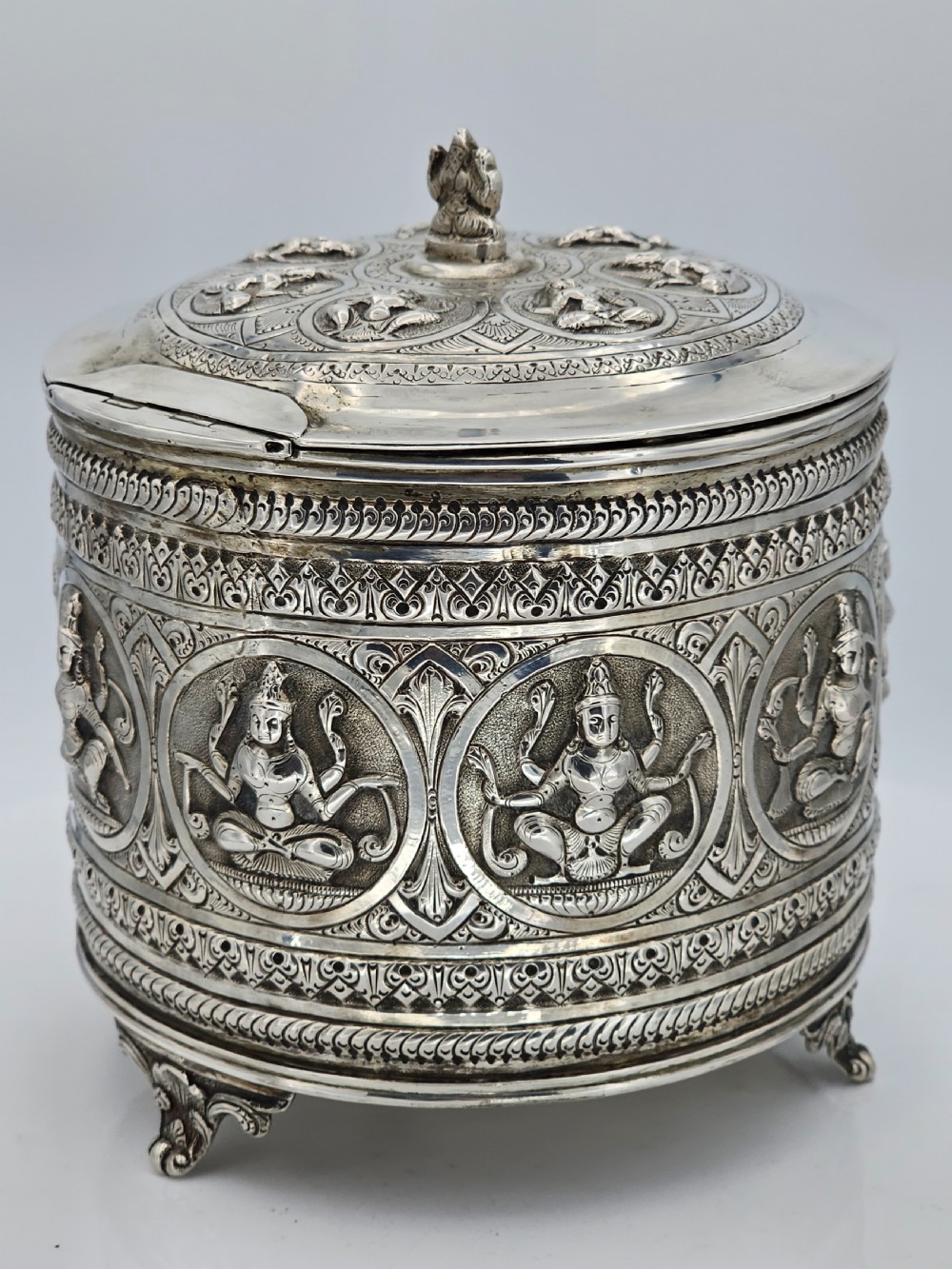 Fabulous Large 19thc Indian Silver Biscuit Barrell 419g View IV