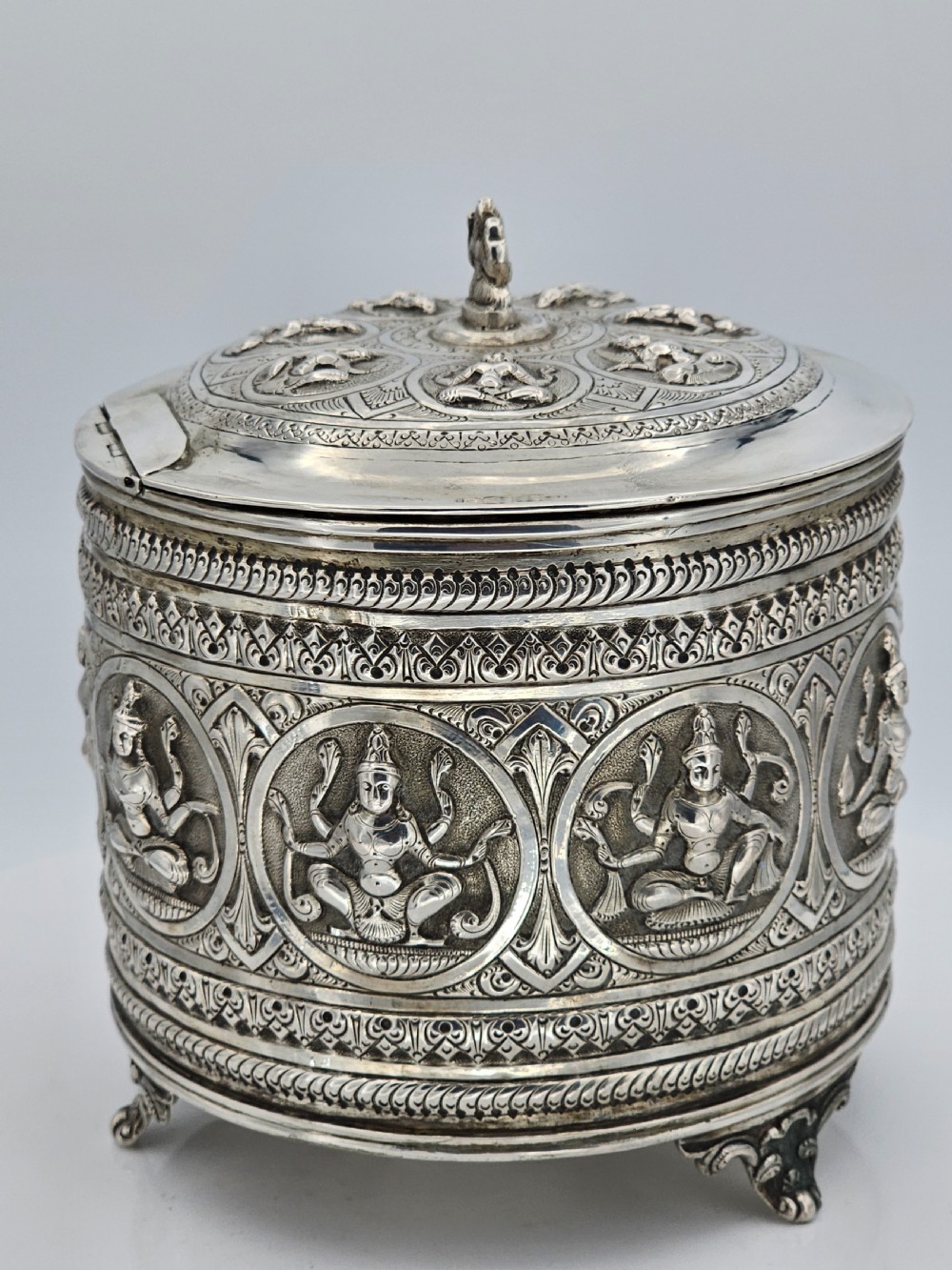 Fabulous Large 19thc Indian Silver Biscuit Barrell 419g View V