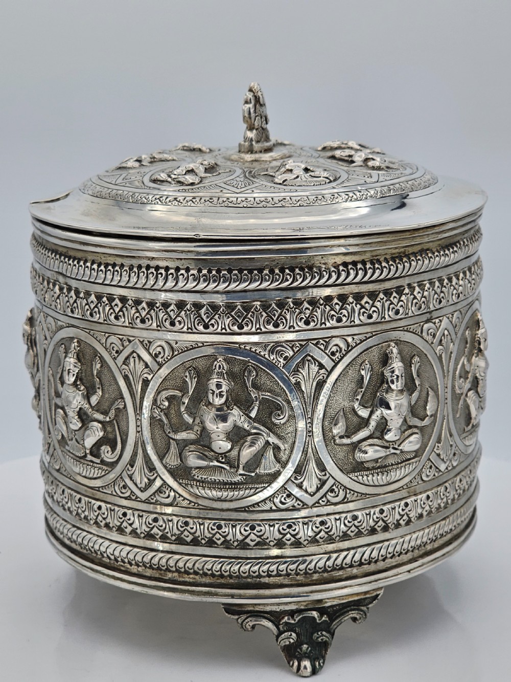 Fabulous Large 19thc Indian Silver Biscuit Barrell 419g View VI