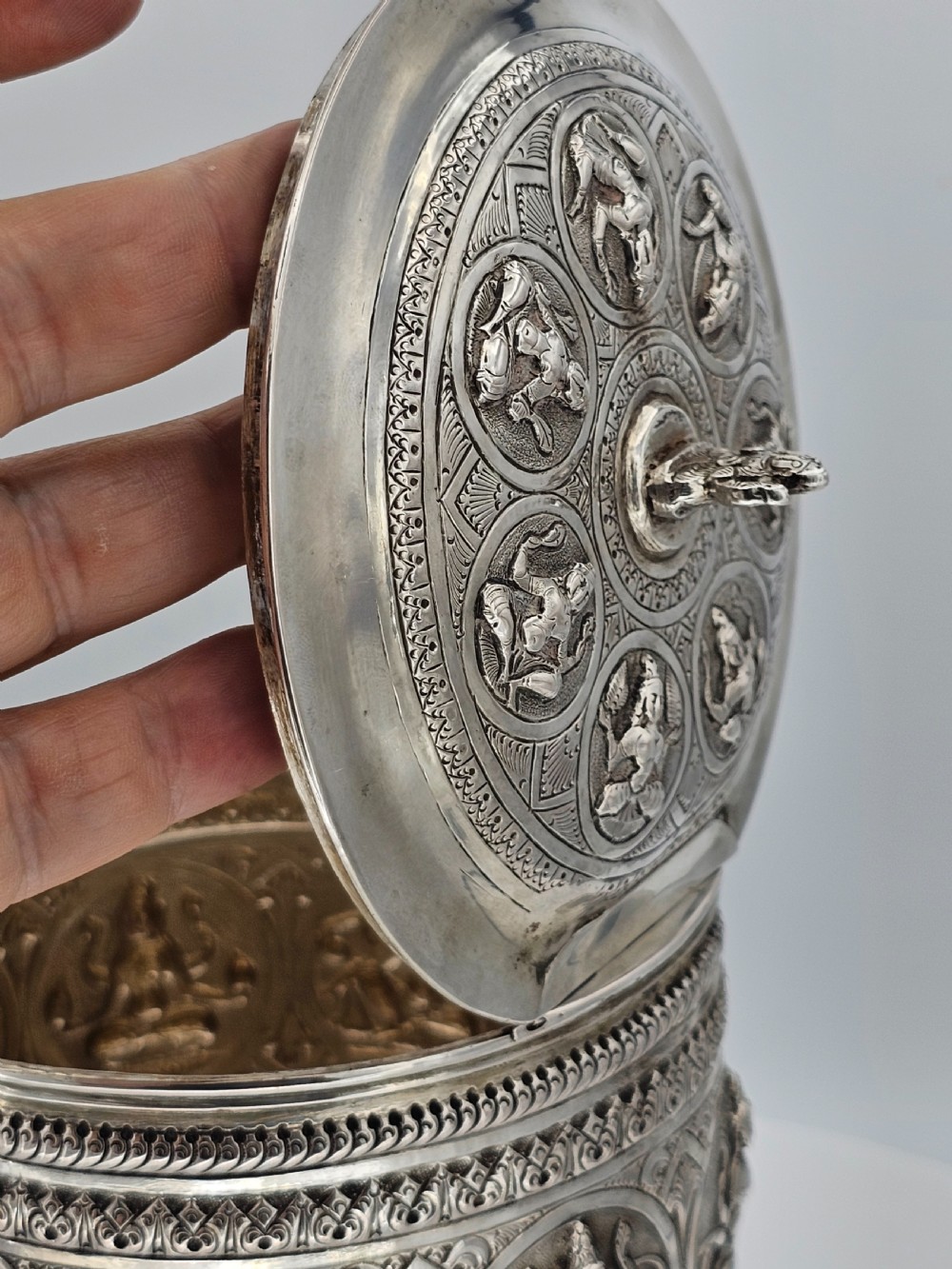 Fabulous Large 19thc Indian Silver Biscuit Barrell 419g View VIII