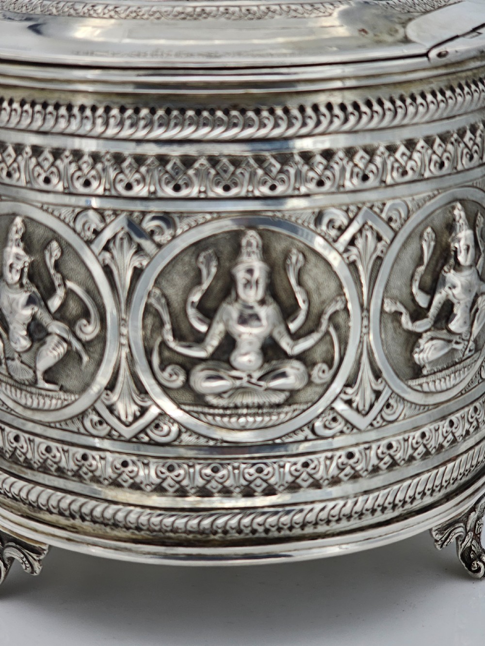 Fabulous Large 19thc Indian Silver Biscuit Barrell 419g View XII