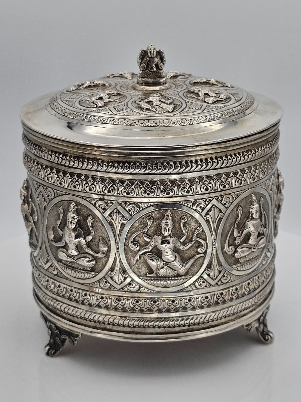 Fabulous Large 19thc Indian Silver Biscuit Barrell 419g View XV