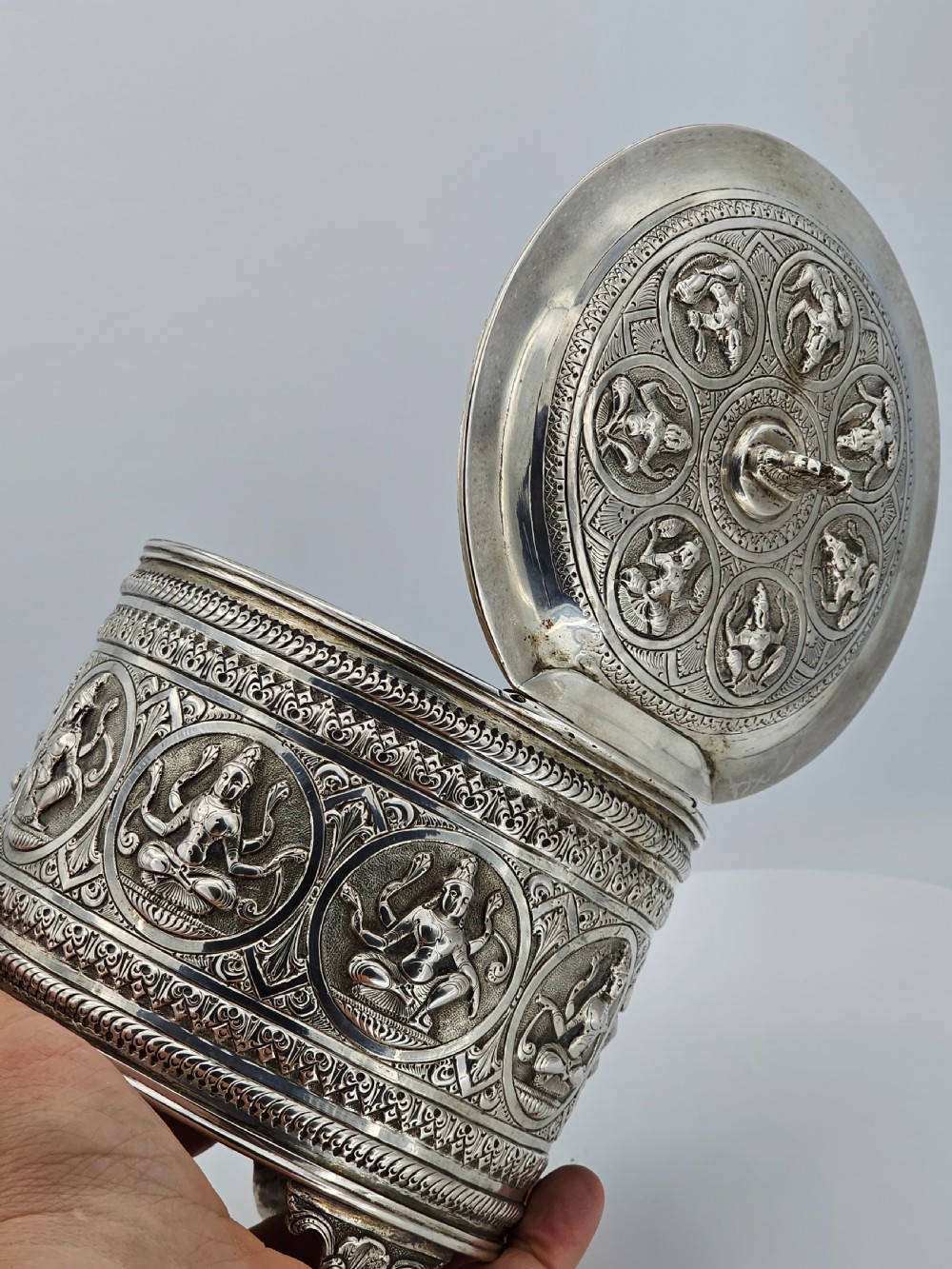 Fabulous Large 19thc Indian Silver Biscuit Barrell 419g View XVI