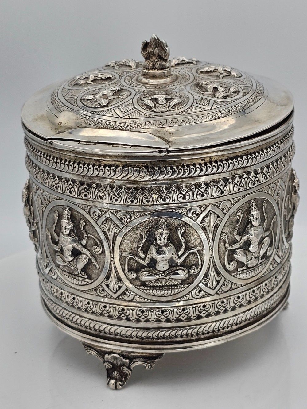 Fabulous Large 19thc Indian Silver Biscuit Barrell 419g View XX