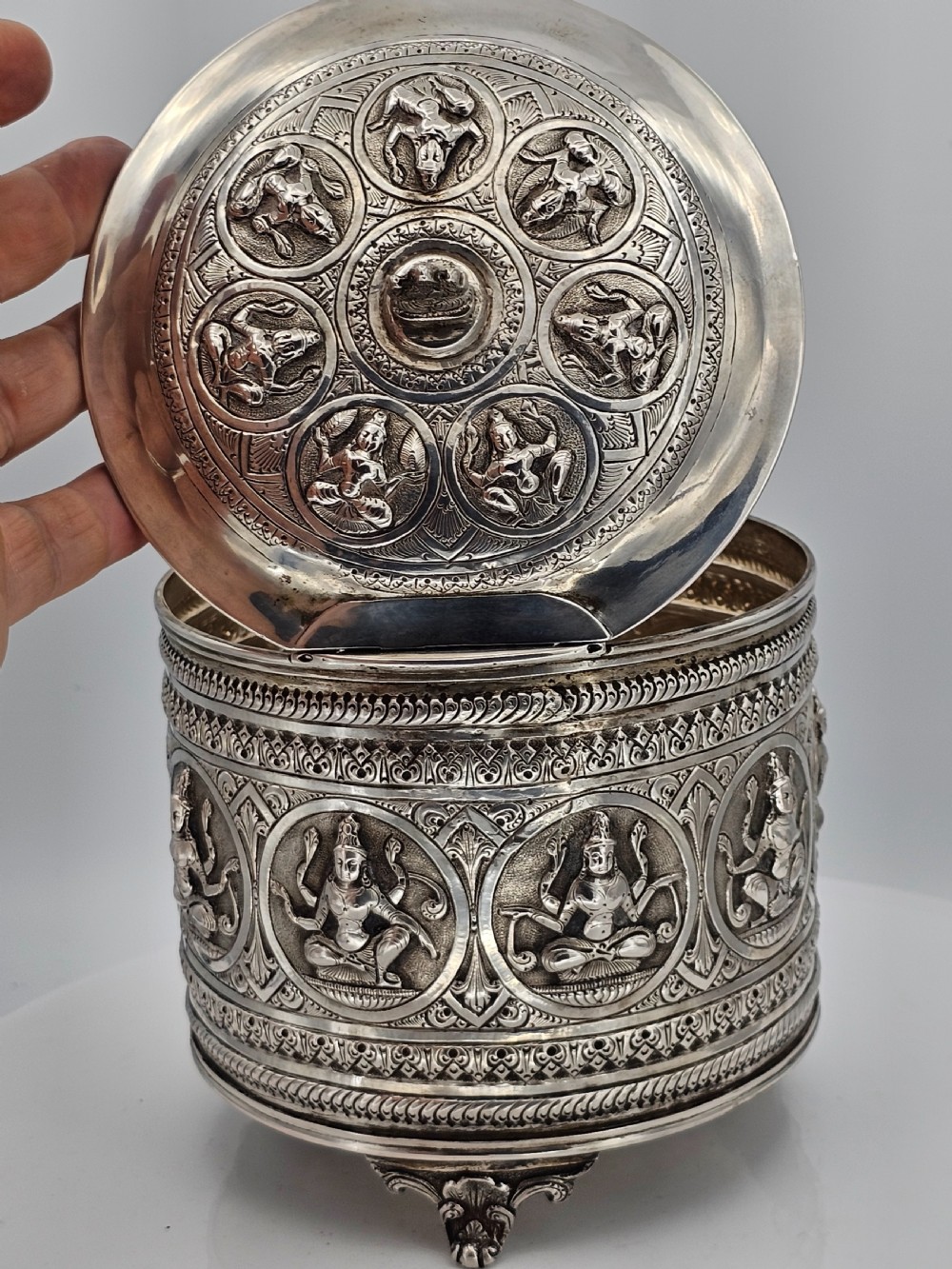Fabulous Large 19thc Indian Silver Biscuit Barrell 419g View XXI