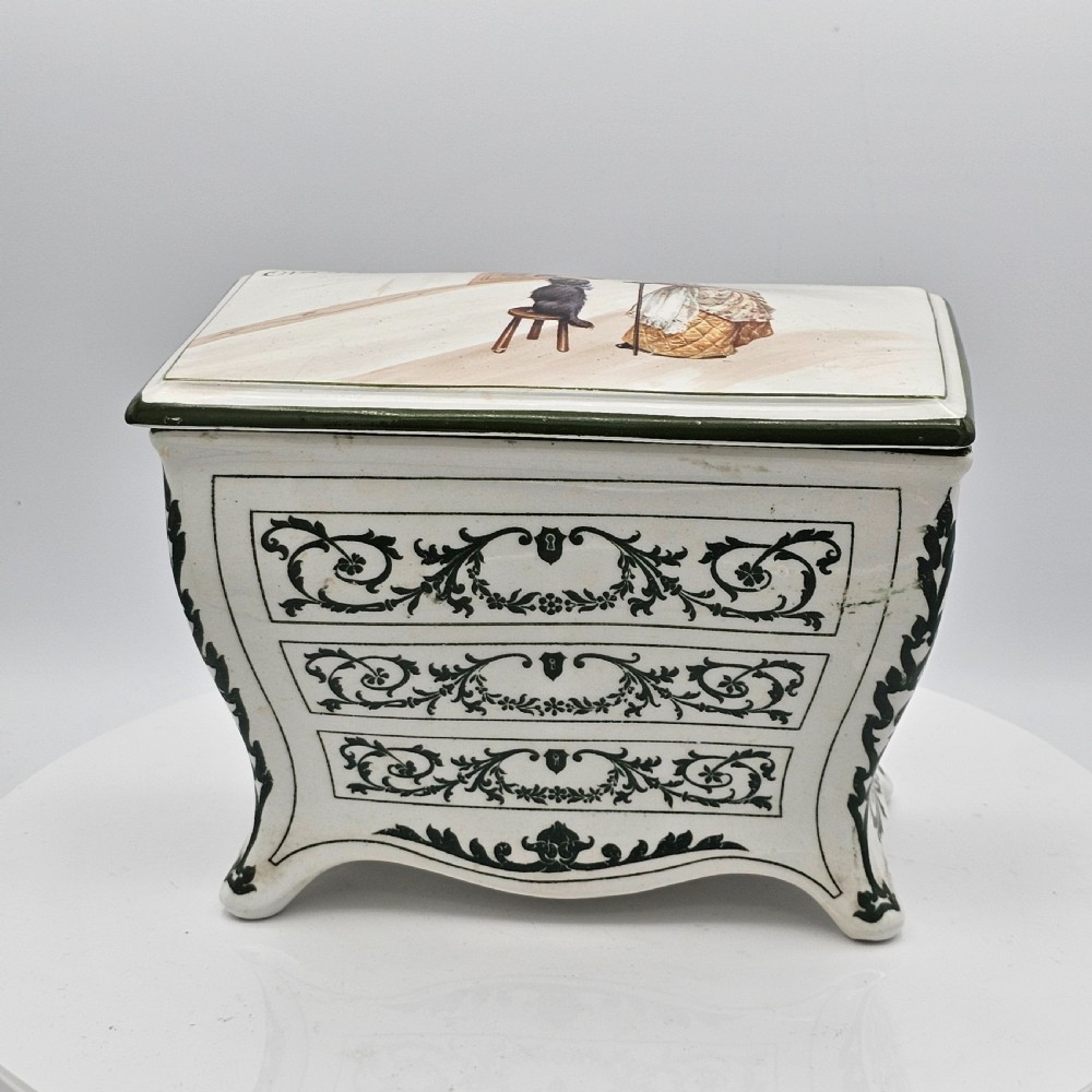 1905 Royal Doulton Huntley & Palmer Porcelain Biscuit Barrel Old Mother Hubbard