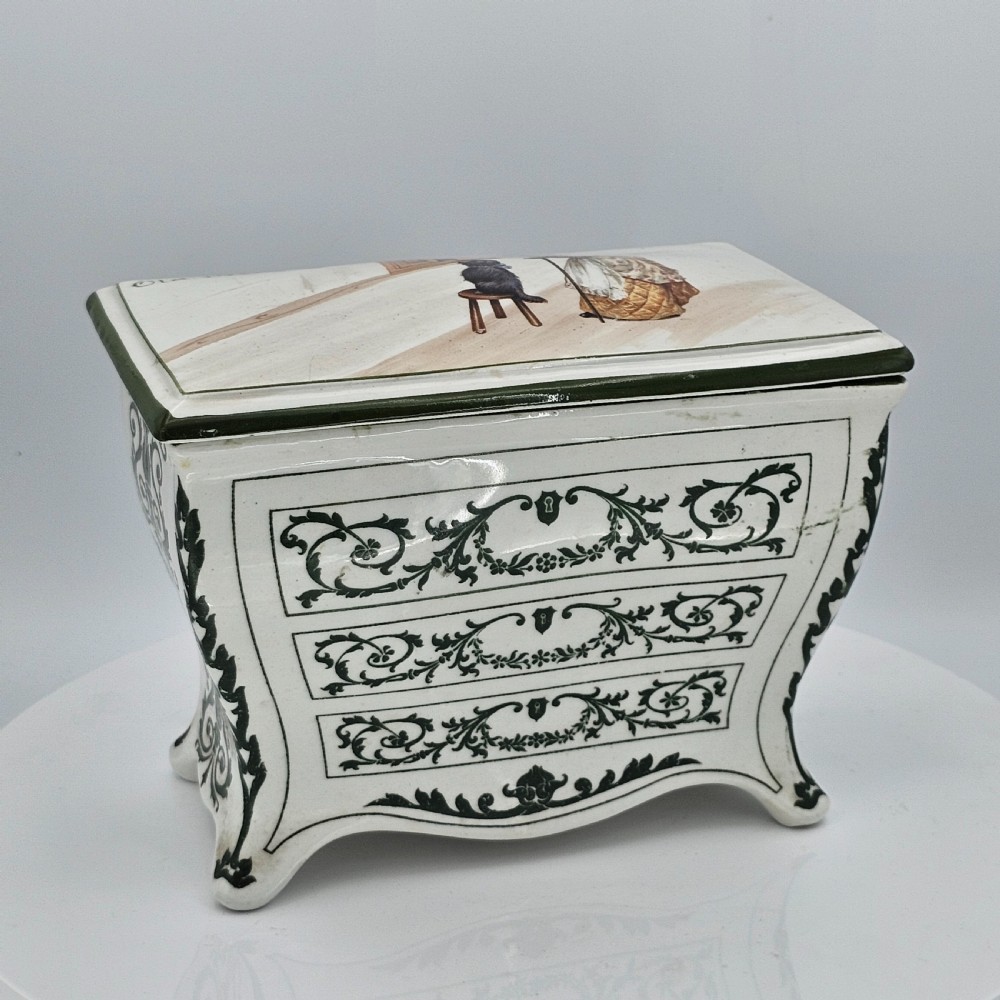 1905 Royal Doulton Huntley & Palmer Porcelain Biscuit Barrel Old Mother Hubbard View II