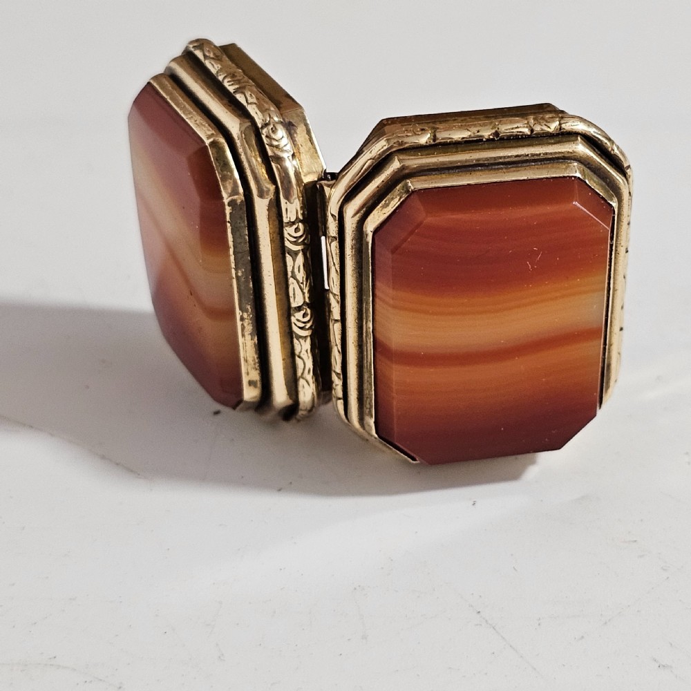 19Thc Gilt Metal Snuff Box With Double Agate To Both Base And Lid View V