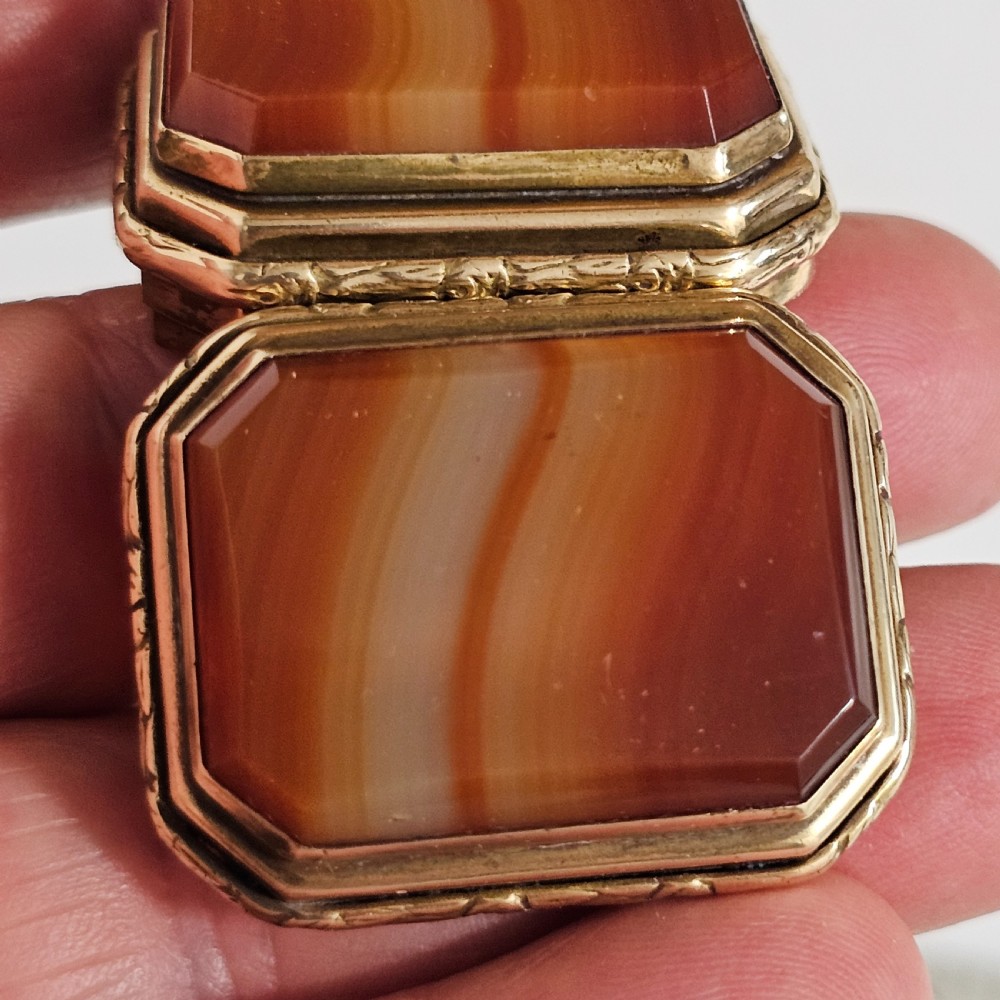 19Thc Gilt Metal Snuff Box With Double Agate To Both Base And Lid View VII