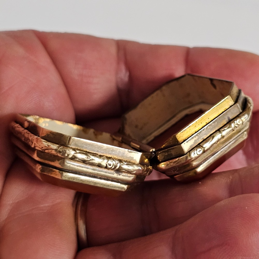 19Thc Gilt Metal Snuff Box With Double Agate To Both Base And Lid View VIII