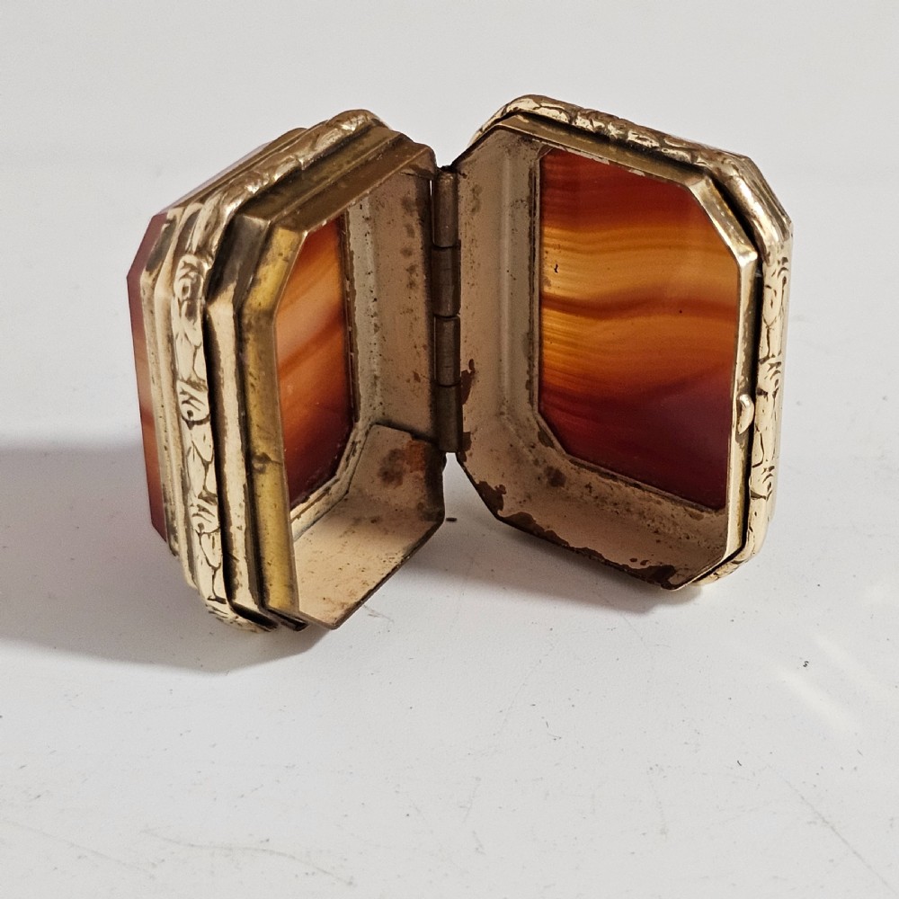 19Thc Gilt Metal Snuff Box With Double Agate To Both Base And Lid View XI