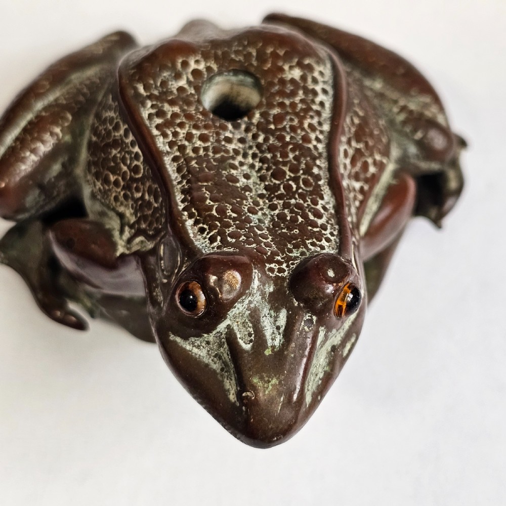 An antique cast bronze frog pen holder featuring textured skin details and inset glass eyes. View VIII