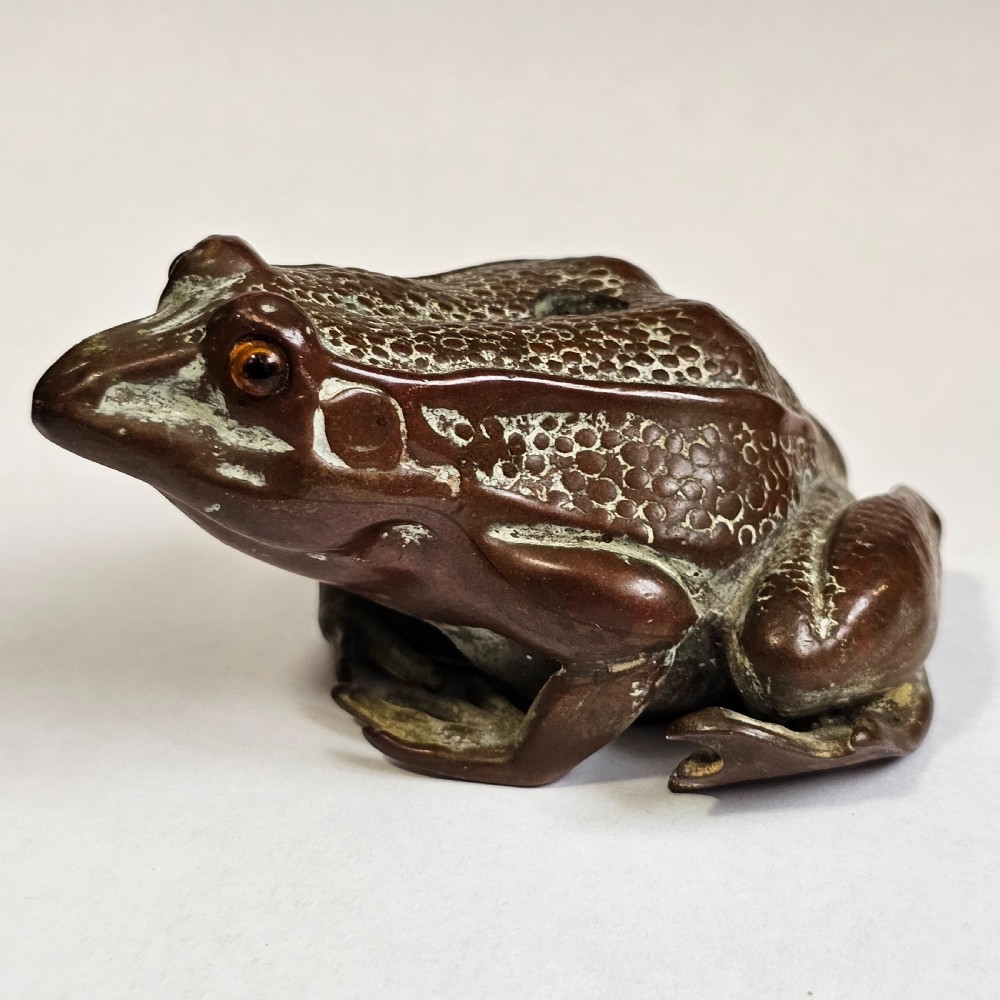 An antique cast bronze frog pen holder featuring textured skin details and inset glass eyes. View XI