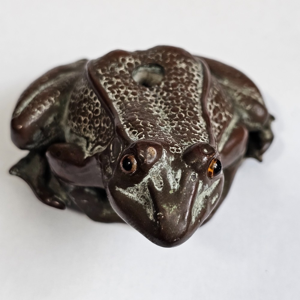 An antique cast bronze frog pen holder featuring textured skin details and inset glass eyes. View XII
