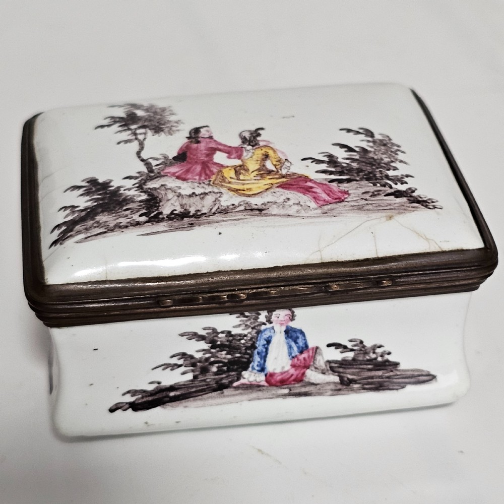 A Georgian Enamelled Bilston Snuff Box c1770 View II