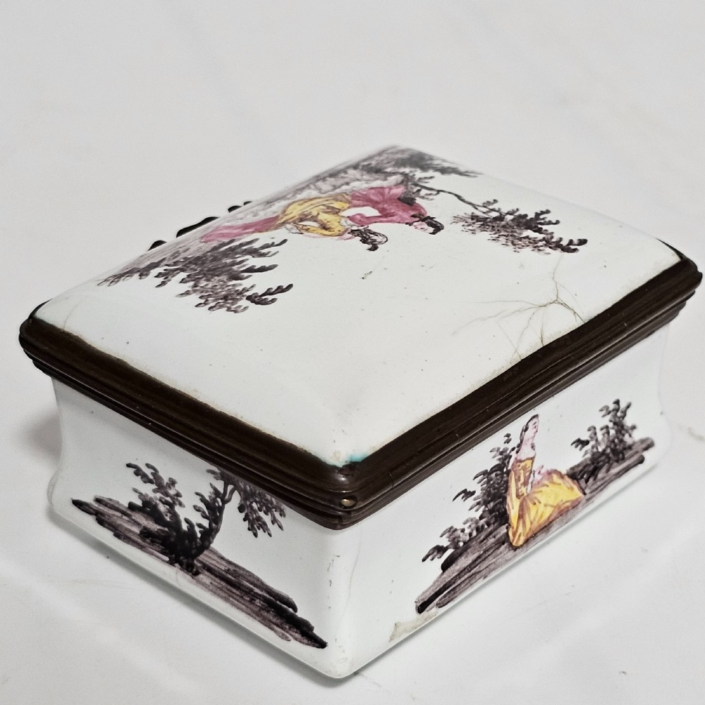 A Georgian Enamelled Bilston Snuff Box c1770 View V