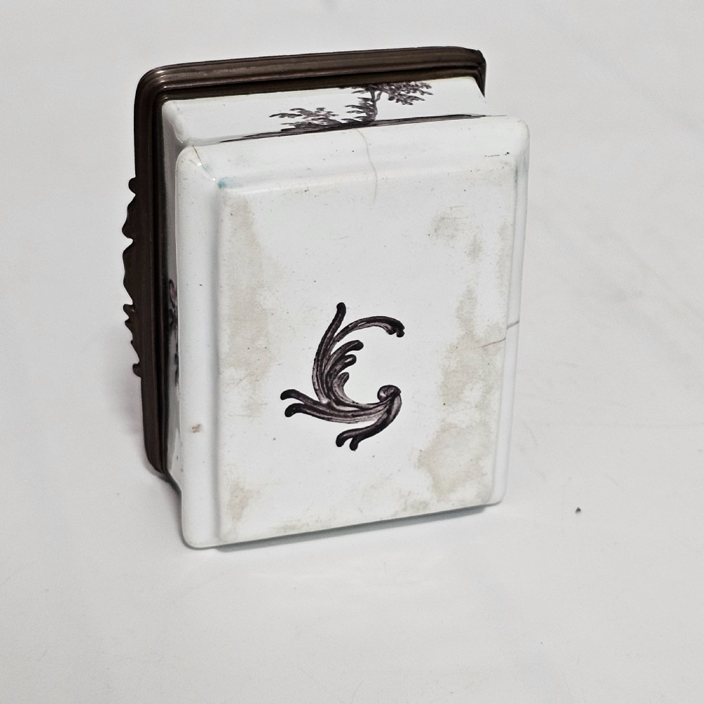 A Georgian Enamelled Bilston Snuff Box c1770 View VII