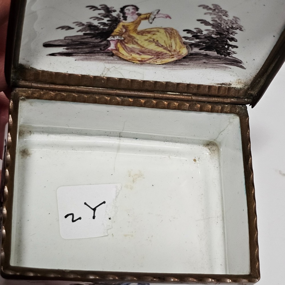 A Georgian Enamelled Bilston Snuff Box c1770 View X