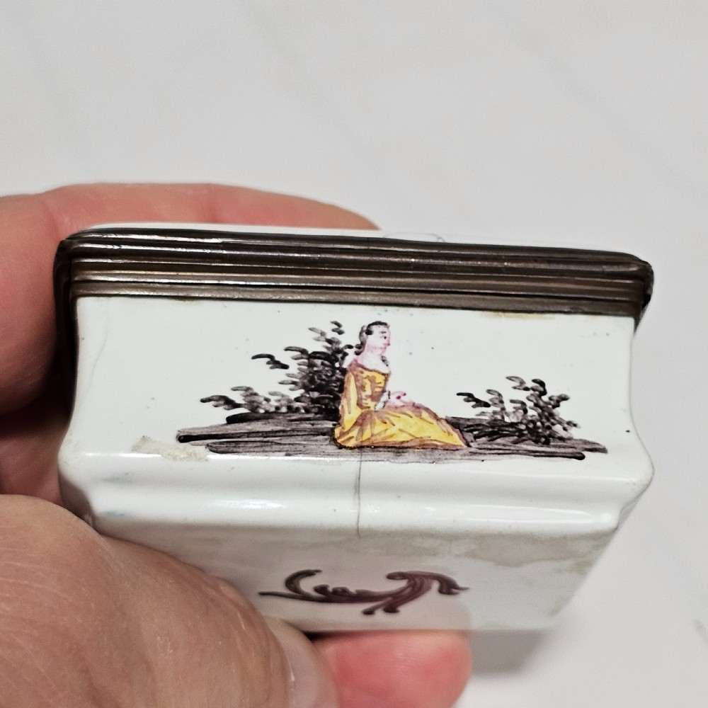 A Georgian Enamelled Bilston Snuff Box c1770 View XI
