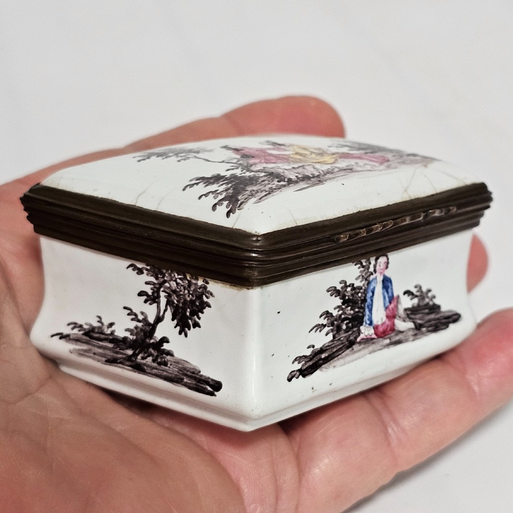 A Georgian Enamelled Bilston Snuff Box c1770 View XIV