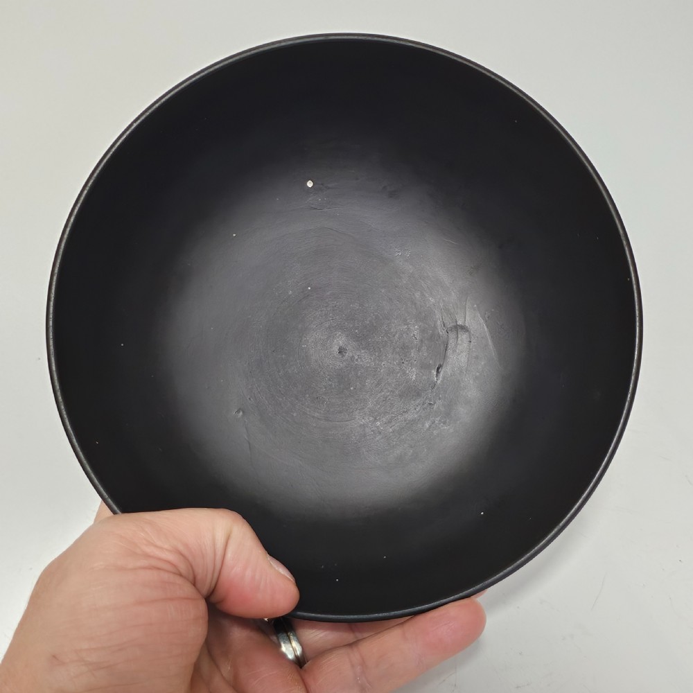 An 18th-century matte black basalt stoneware bowl featuring intricate engine-turned reeded and diced patterns around the exterior. View VIII