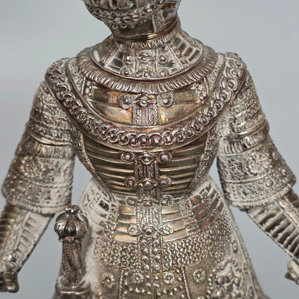 Fine and Highly Decorative German Silver Knight Figure – Hanau, c.1924 View IV
