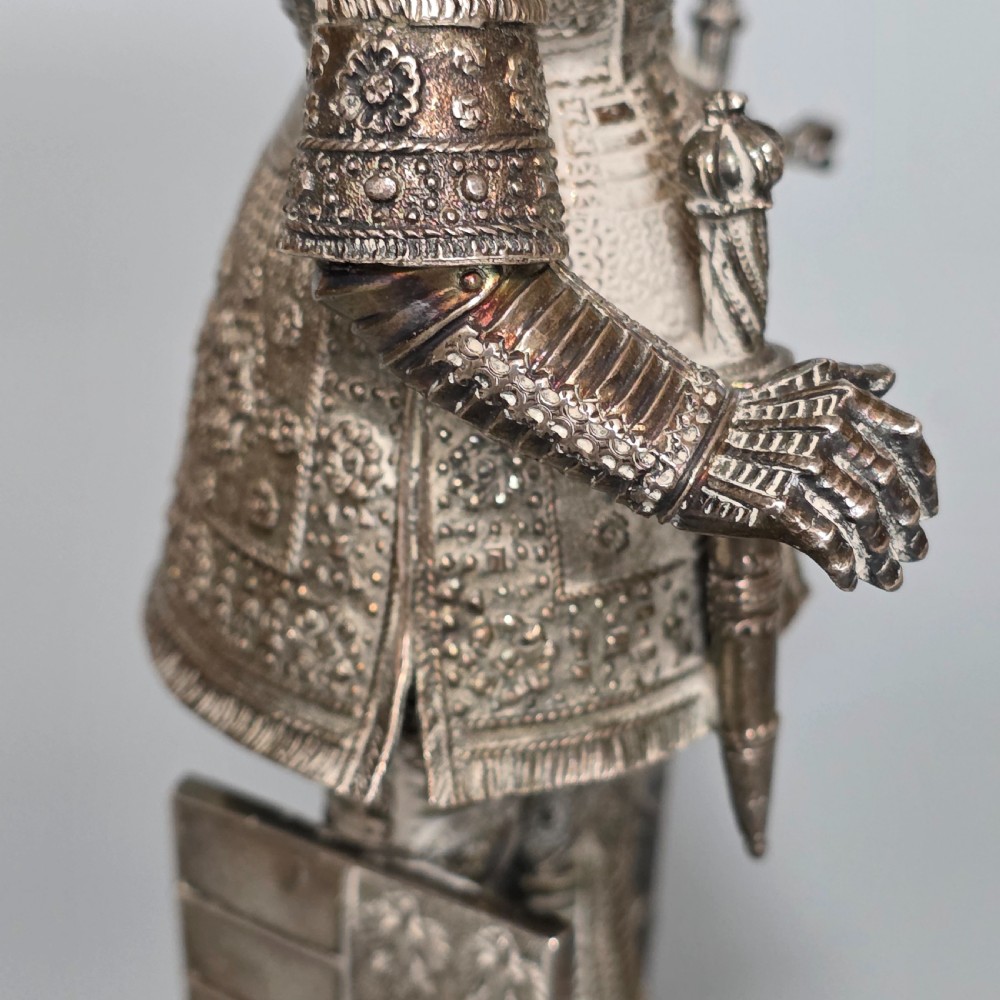 Fine and Highly Decorative German Silver Knight Figure – Hanau, c.1924 View XI