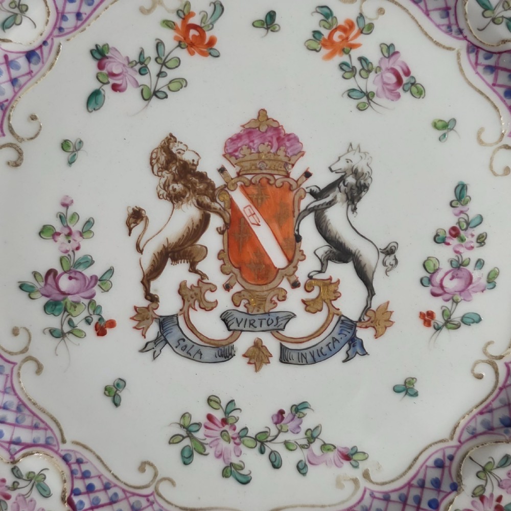 A pair of nineteenth-century Samson porcelain cabinet plates featuring hand-painted coat of arms crests surrounded by floral sprays and purple lattice borders. View VII