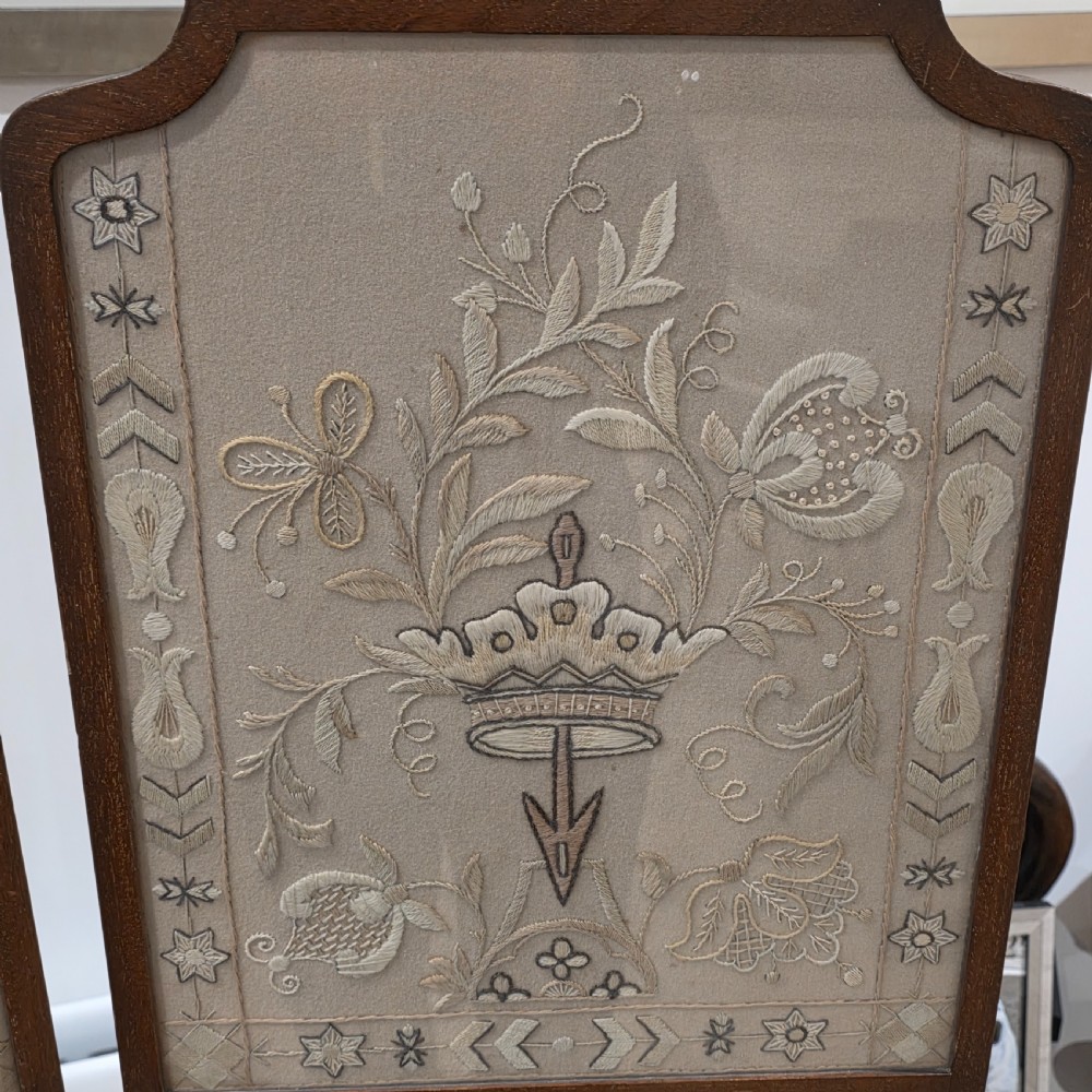 Fine Pair of Early Victorian Rosewood Pole Screens with Embroidered Silk/wool Panels View III