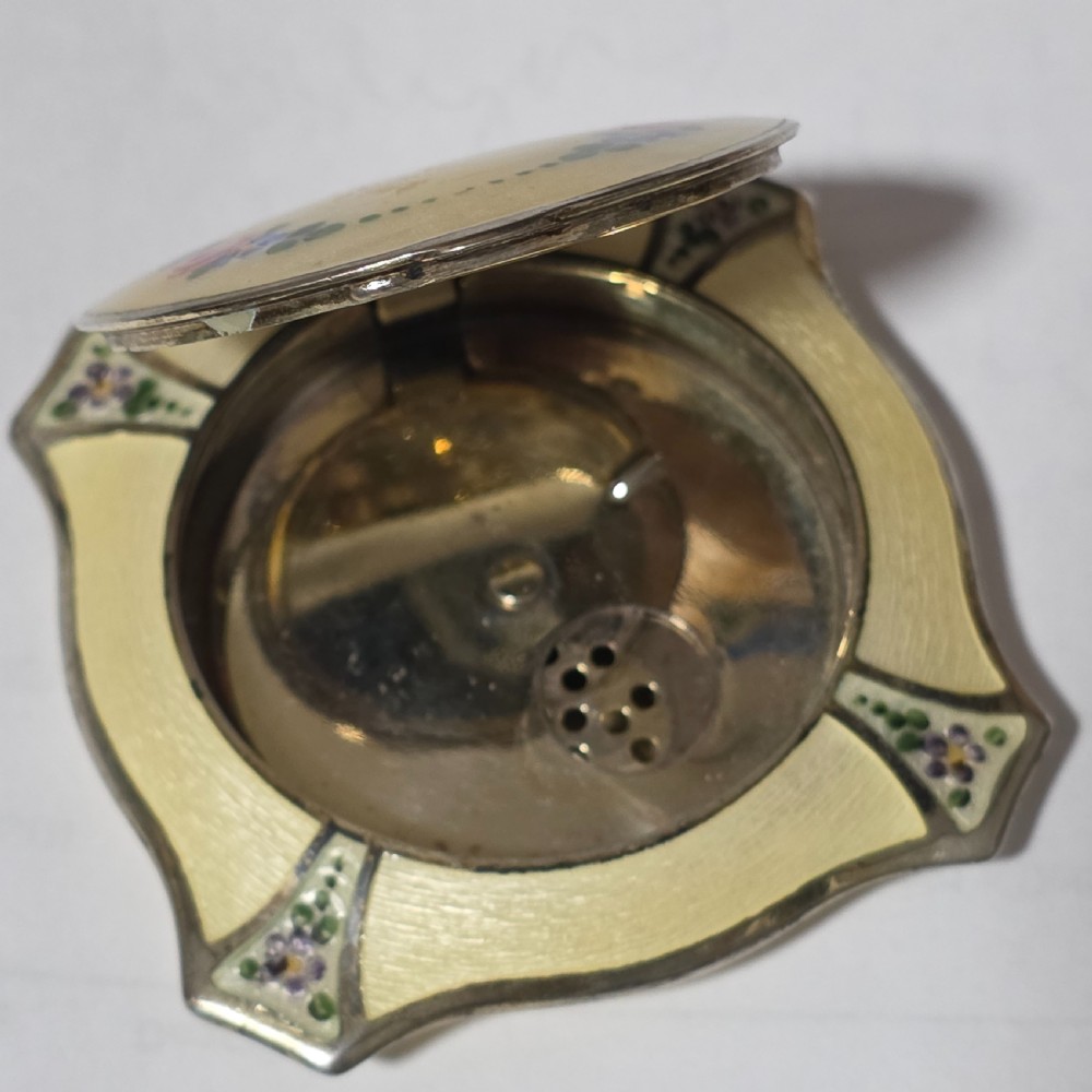 Vintage 1930s Yellow Guilloche enamel and white metal Compact, View VII