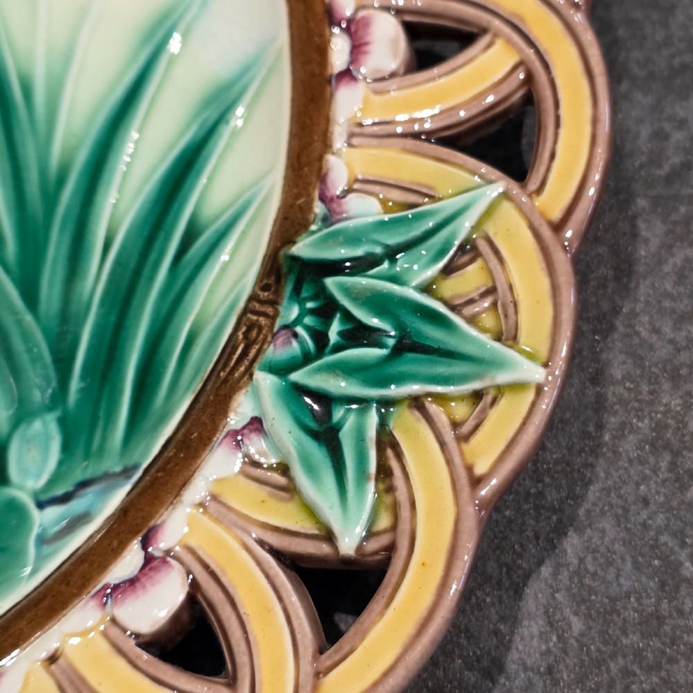 Wedgwood Majolica Heron Plate - Joseph Théodore Deck – England, 1871 View IV