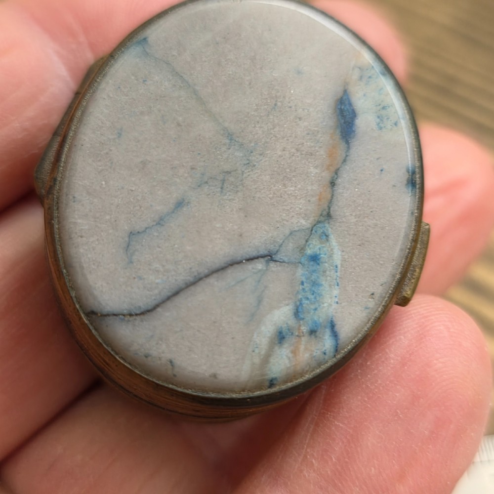 An oval Georgian gilt metal snuff box featuring a polished blue and grey banded agate stone inset on the lid. View VI