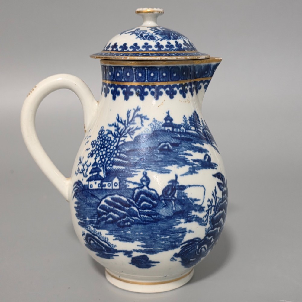 An 18th-century Worcester First Period soft-paste porcelain sparrow beak jug with cover, featuring a blue and white chinoiserie pattern and gilded rims. View III