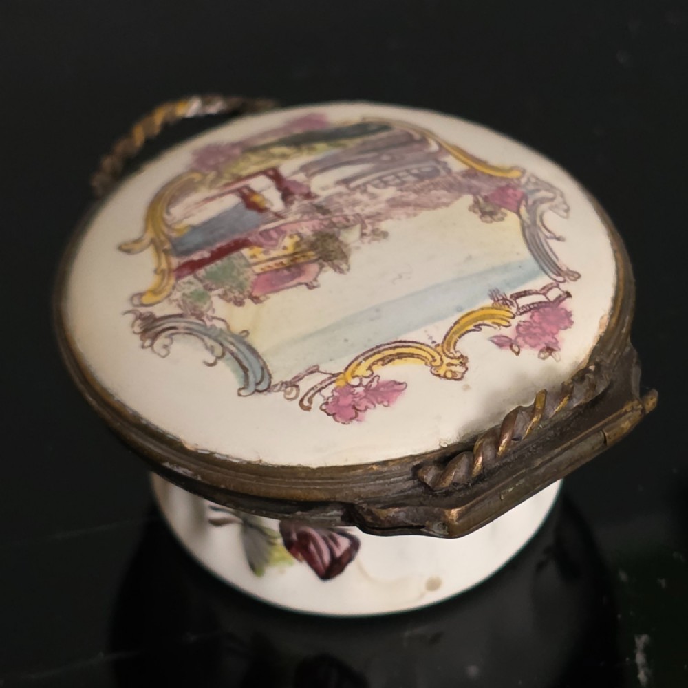 Exquisite South Staffordshire enamel snuff box, circa 1765 - Superb Condition View II