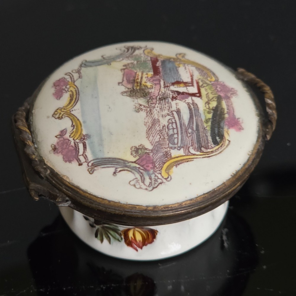 Exquisite South Staffordshire enamel snuff box, circa 1765 - Superb Condition View III
