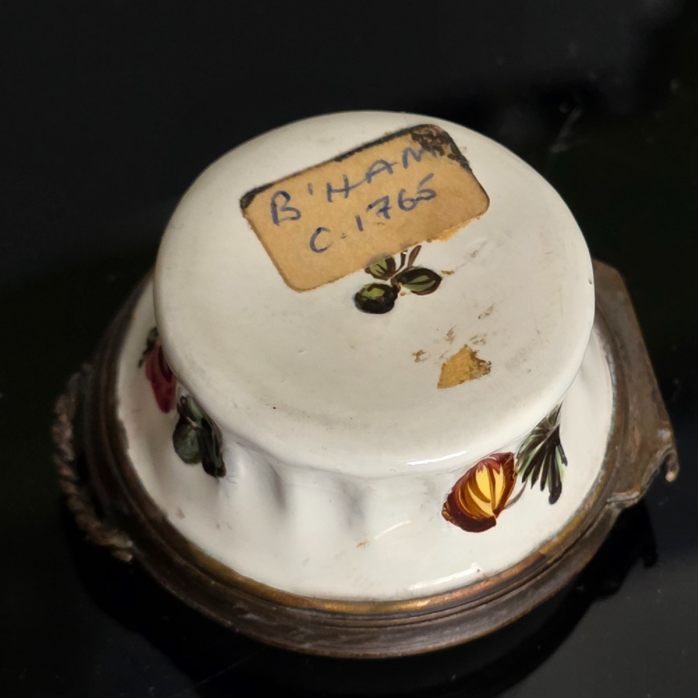 Exquisite South Staffordshire enamel snuff box, circa 1765 - Superb Condition View VII