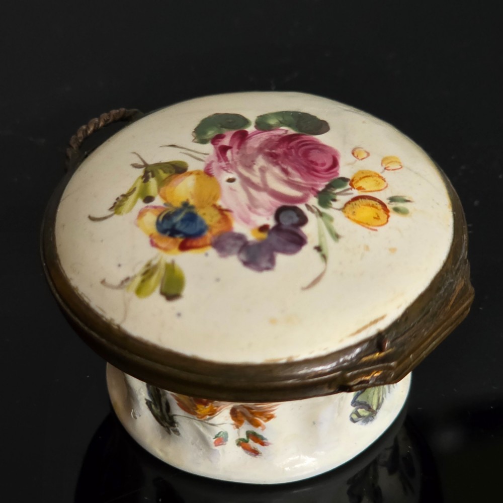 A South Staffordshire enamel snuff-box circa 1770 View II