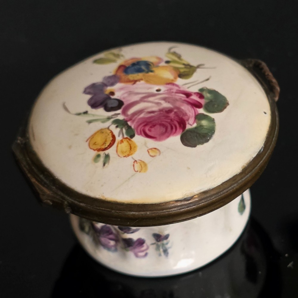 A South Staffordshire enamel snuff-box circa 1770 View III