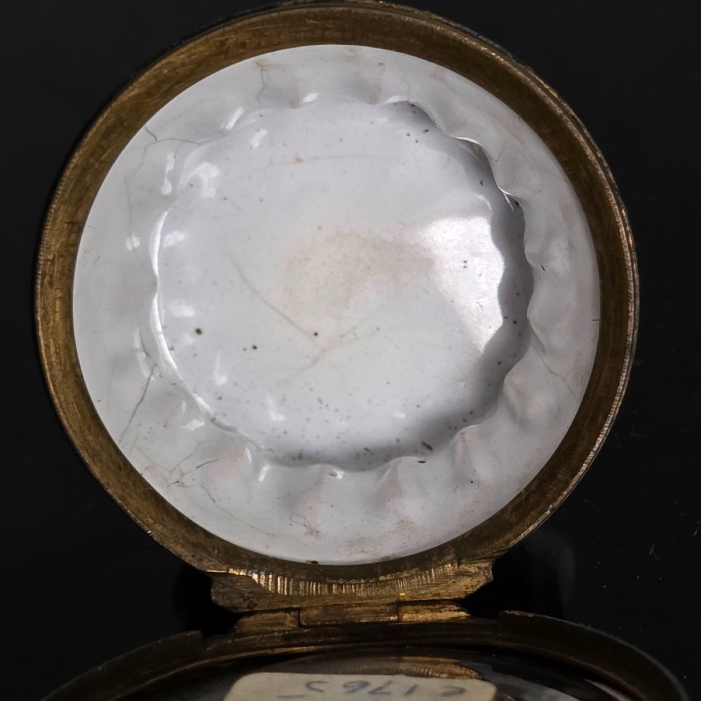 A South Staffordshire enamel snuff-box circa 1770 View VIII