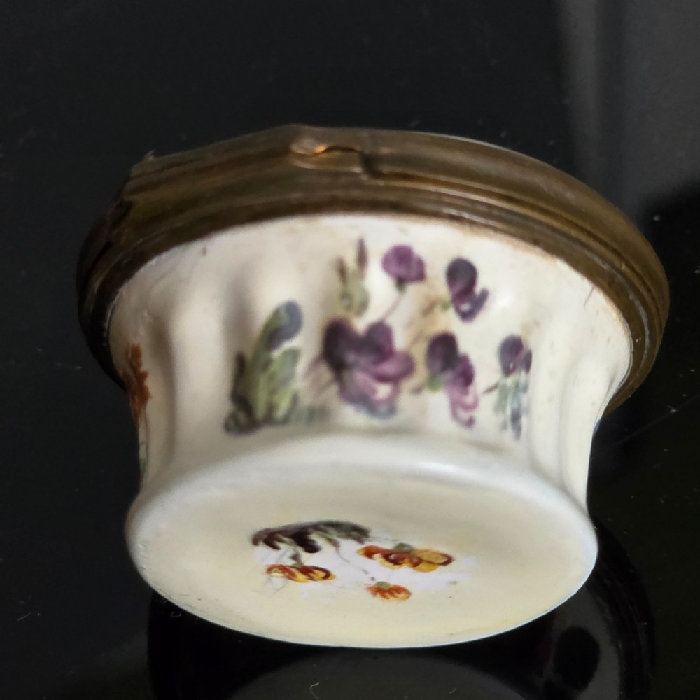 A South Staffordshire enamel snuff-box circa 1770 View XIII