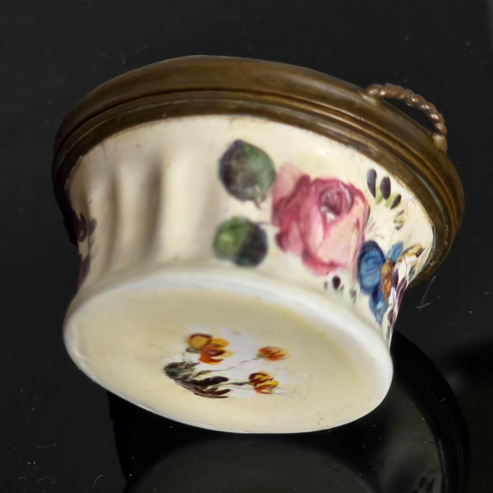 A South Staffordshire enamel snuff-box circa 1770 View XIV