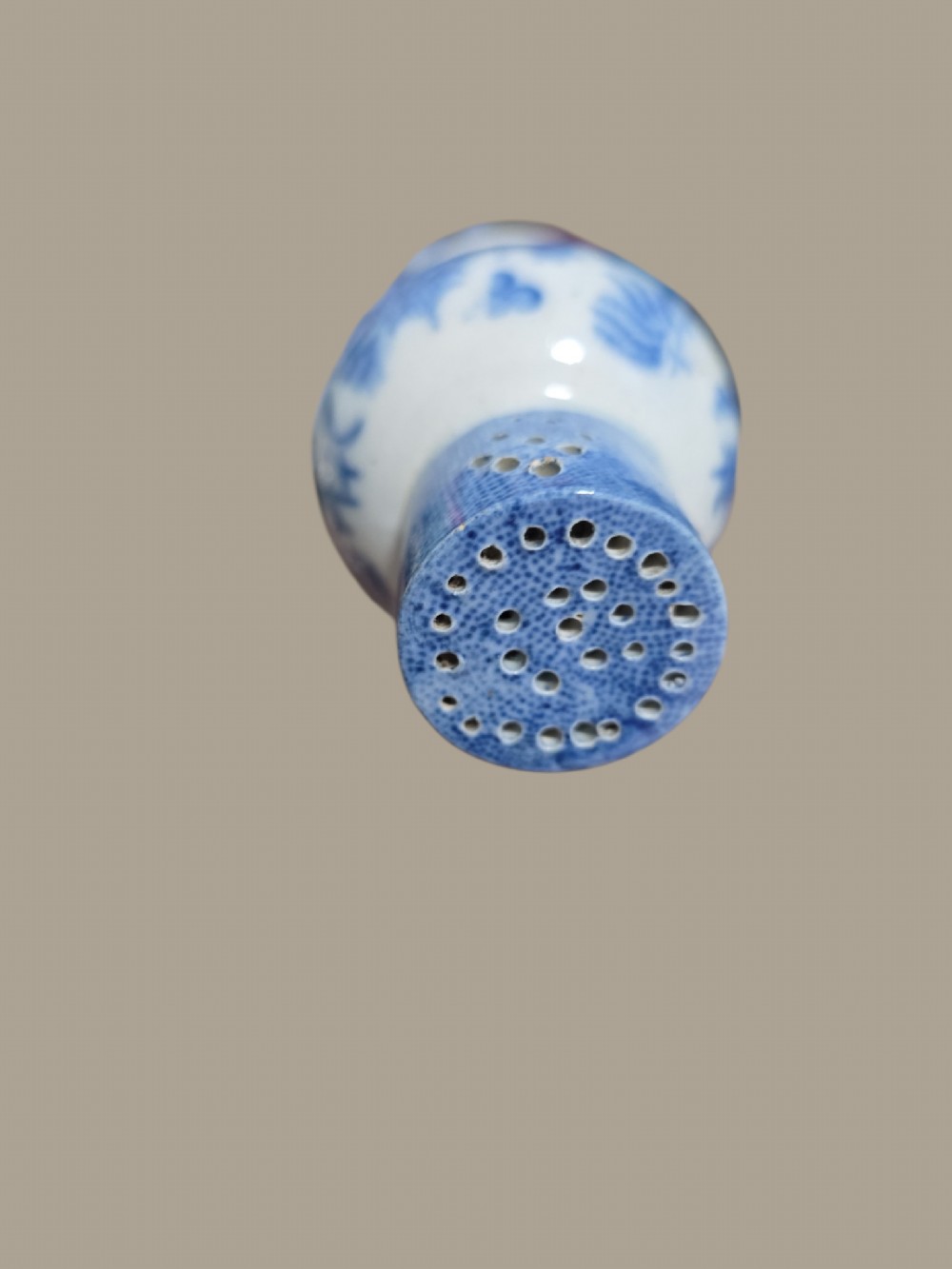 An antique blue and white pearlware pepper pot featuring transfer-printed chinoiserie motifs and a perforated cylindrical top. View VI