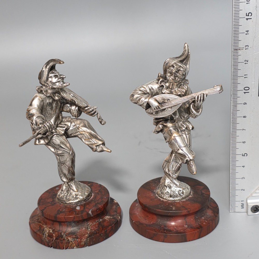 Antique Pair of Silvered Bronze Dancing Musicians – Signed “Callot”, after Émile Coriolan Hippolyte Guillemin View VII
