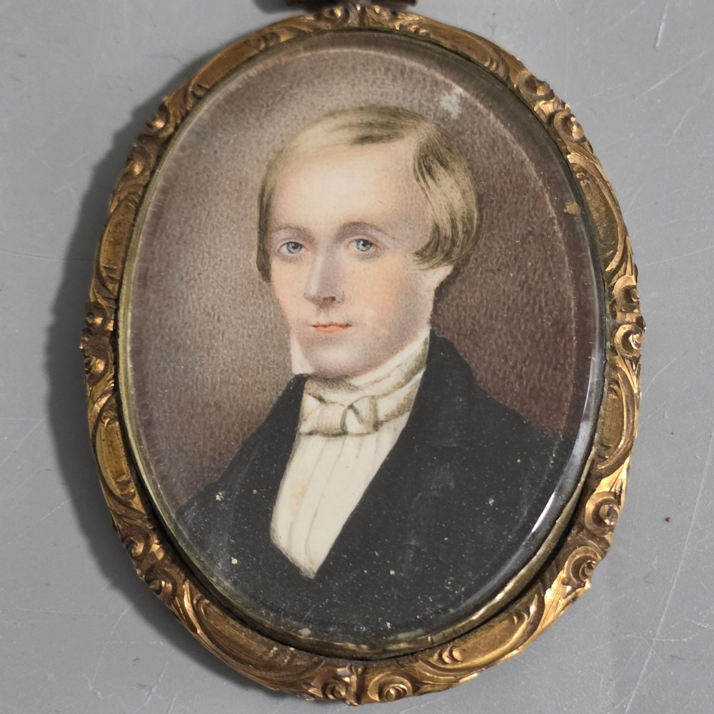Fine Early 19thc Painted Portrait Miniature of  Gentleman in Gilt Metal Frame View II