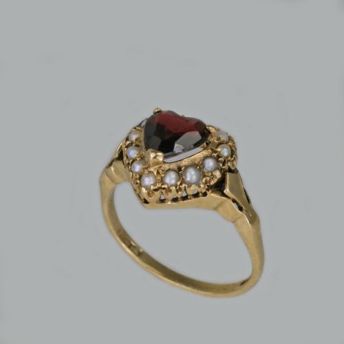 VINTAGE GARNET PEARL 9CT GOLD CLUSTER VICTORIAN STYLE HEART RING HALLMARKED LONDON 1960 - ADDITIONAL PHOTO 3